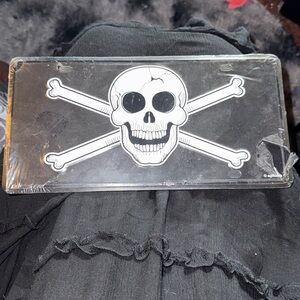 Skull & Crossbones License Plate (New)